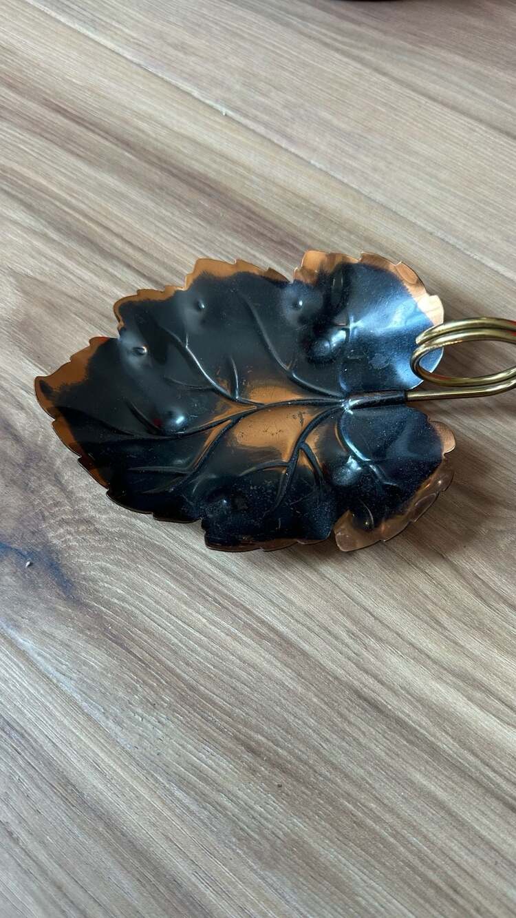 Vintage Coppercraft Guild Copper Leaf Trinket Dish with Brass Finger Holder